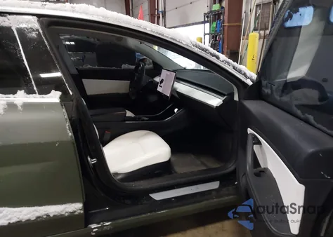 2019 Tesla Model 3 Long Range/Performance z USA, uszkodzony, nr VIN 5YJ3E1EB9KF214049